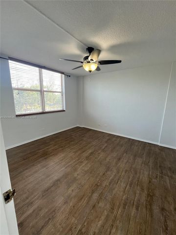 3660 NE 166th St 305, North Miami Beach, FL 33160