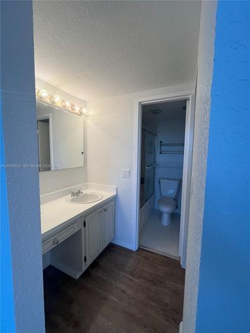 3660 NE 166th St 305, North Miami Beach, FL 33160