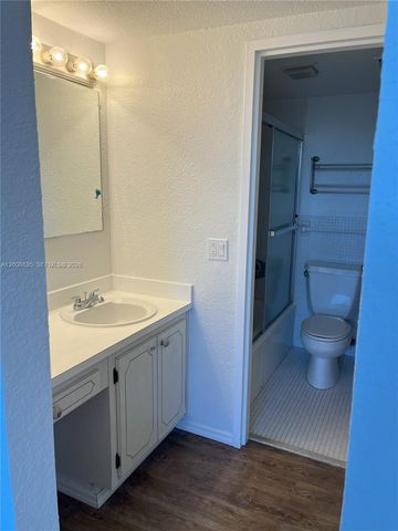 3660 NE 166th St 305, North Miami Beach, FL 33160