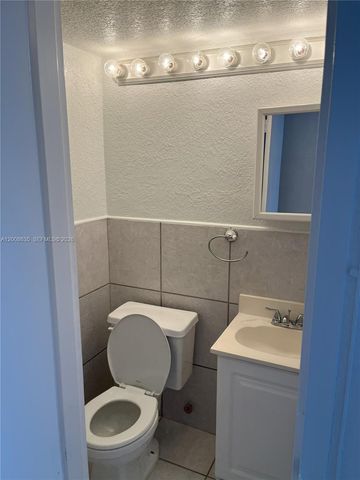 3660 NE 166th St 305, North Miami Beach, FL 33160