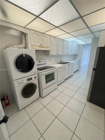3660 NE 166th St 305, North Miami Beach, FL 33160