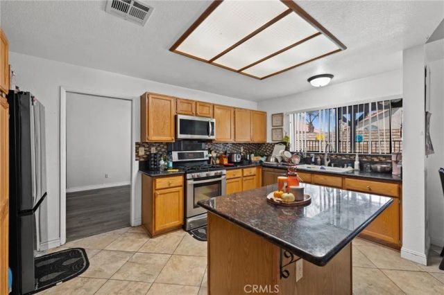 37900 52nd East, Palmdale, CA 93552