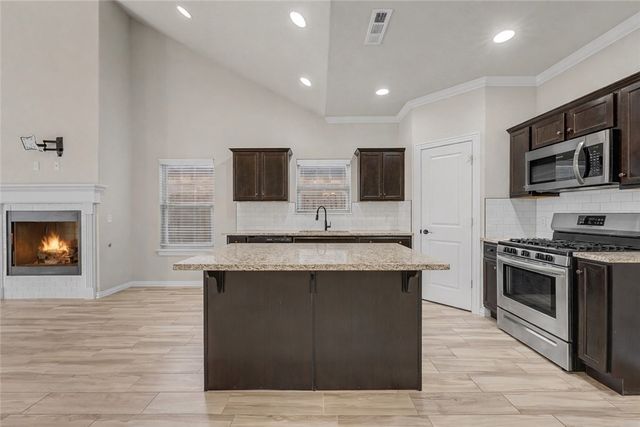 6159 W Limerick Way, Fayetteville, AR 72704