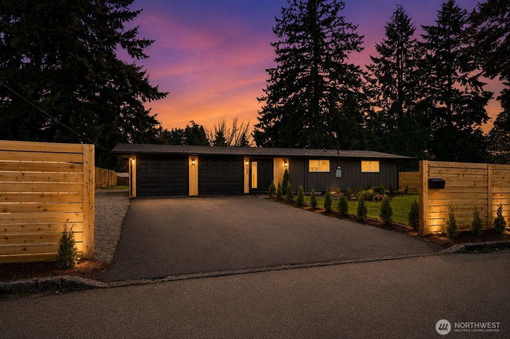 8102 Oakridge Drive SW, Lakewood, WA 98498