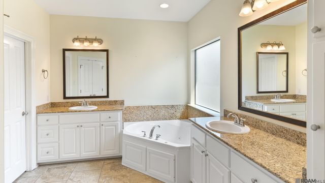 7945 Seville Ct, Baton Rouge, LA 70820