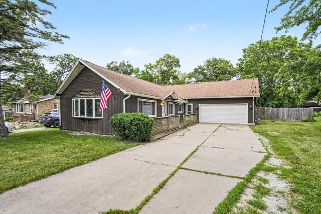 26330 W Grapevine Avenue, Antioch, IL 60002