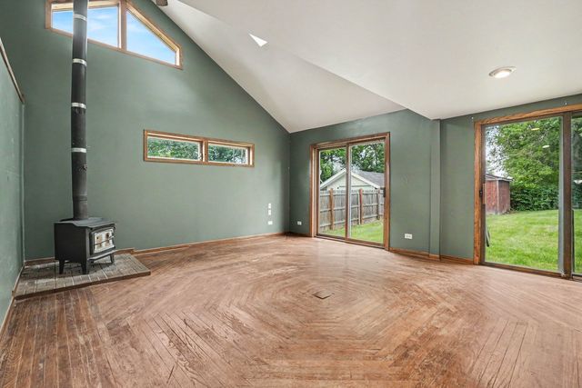 26330 W Grapevine Avenue, Antioch, IL 60002