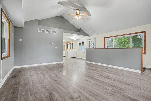 26330 W Grapevine Avenue, Antioch, IL 60002
