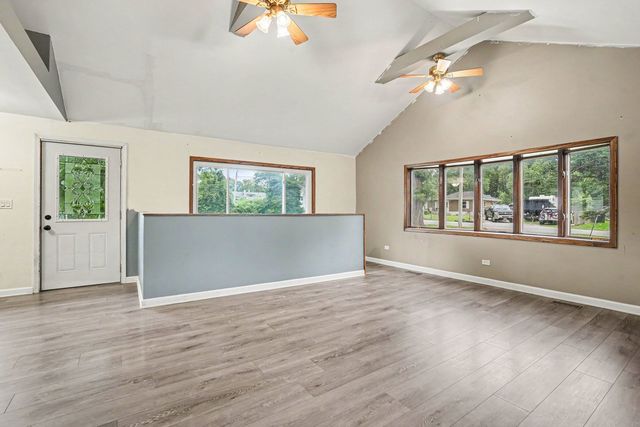26330 W Grapevine Avenue, Antioch, IL 60002