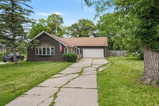 26330 W Grapevine Avenue, Antioch, IL 60002