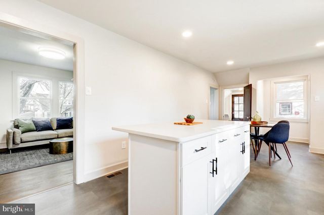 1081 WYNNWOOD RD, Abington, PA 19001