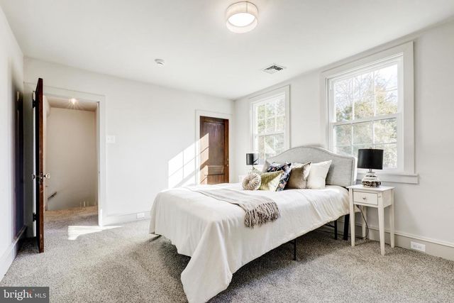 1081 WYNNWOOD RD, Abington, PA 19001