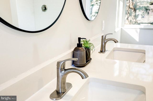 1081 WYNNWOOD RD, Abington, PA 19001