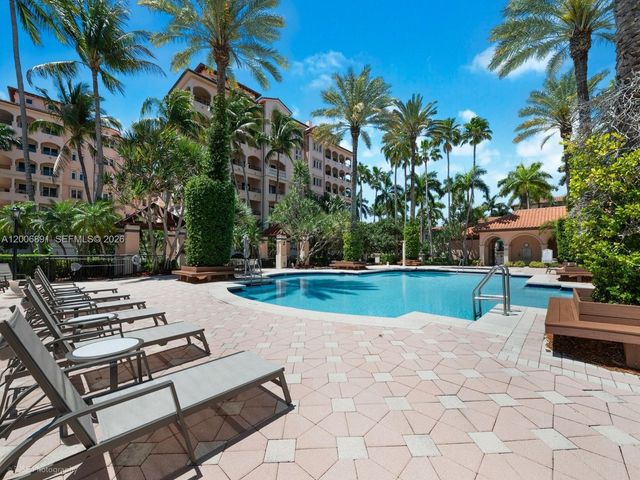 13643 Deering Bay Dr 146, Coral Gables, FL 33158