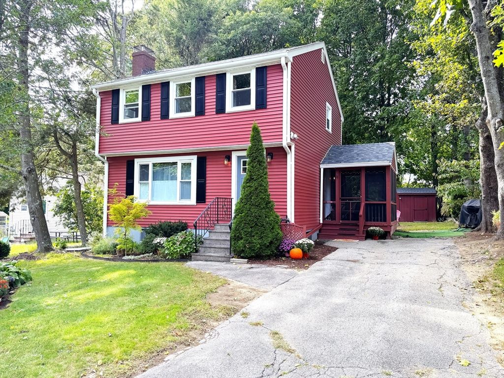 11 Springwood Ave, Stoughton, MA 02072