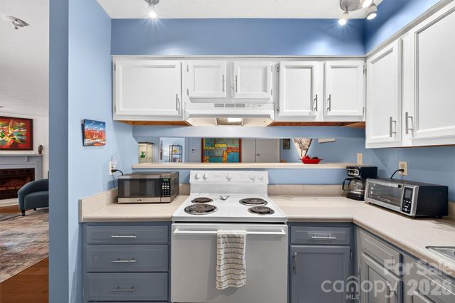 9 Ravencroft Lane B-9 and Garage 2 Unit D, Asheville, NC 28803