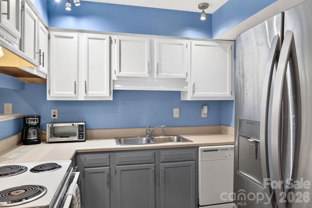 9 Ravencroft Lane B-9 and Garage 2 Unit D, Asheville, NC 28803