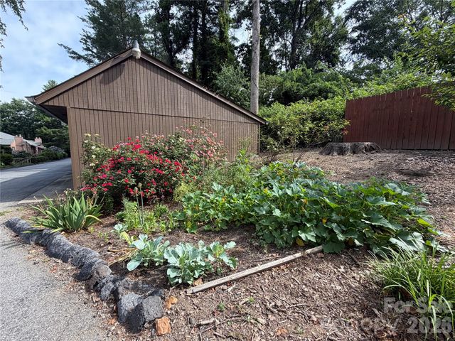 9 Ravencroft Lane B-9 and Garage 2 Unit D, Asheville, NC 28803