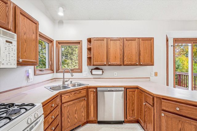 13025 Forest Glen Drive, Burnsville, MN 55337