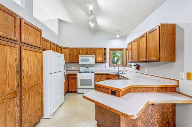 13025 Forest Glen Drive, Burnsville, MN 55337