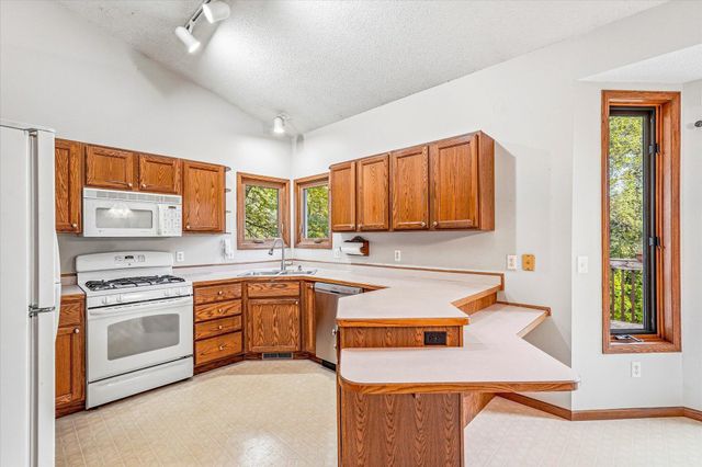 13025 Forest Glen Drive, Burnsville, MN 55337