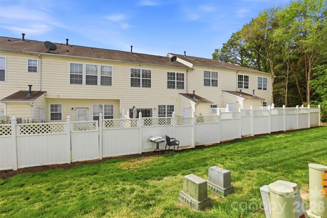 532 Bent Leaf Court, Fort Mill, SC 29708