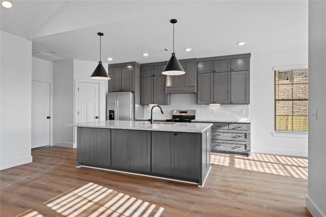 103 S Eagle Mountain Street, Prairie Grove, AR 72753