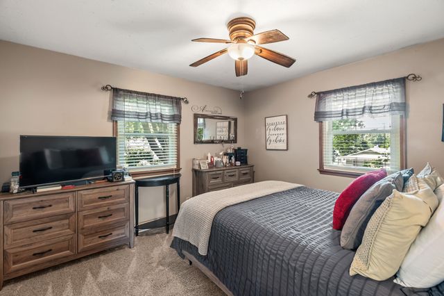 4913 Ash Drive, Pleasant Hill, IA 50327