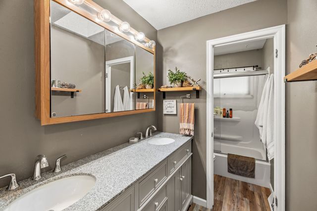 4913 Ash Drive, Pleasant Hill, IA 50327