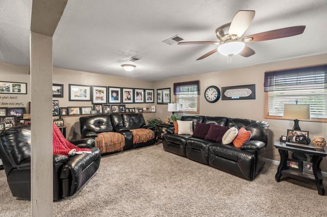 4913 Ash Drive, Pleasant Hill, IA 50327