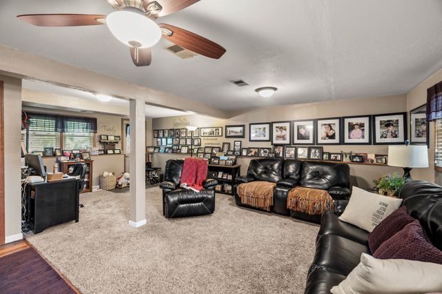 4913 Ash Drive, Pleasant Hill, IA 50327