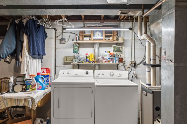 4913 Ash Drive, Pleasant Hill, IA 50327