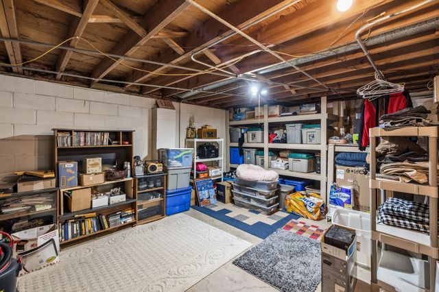 4913 Ash Drive, Pleasant Hill, IA 50327
