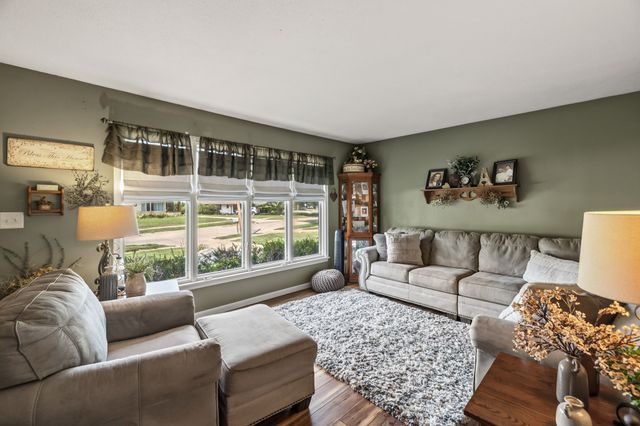 4913 Ash Drive, Pleasant Hill, IA 50327