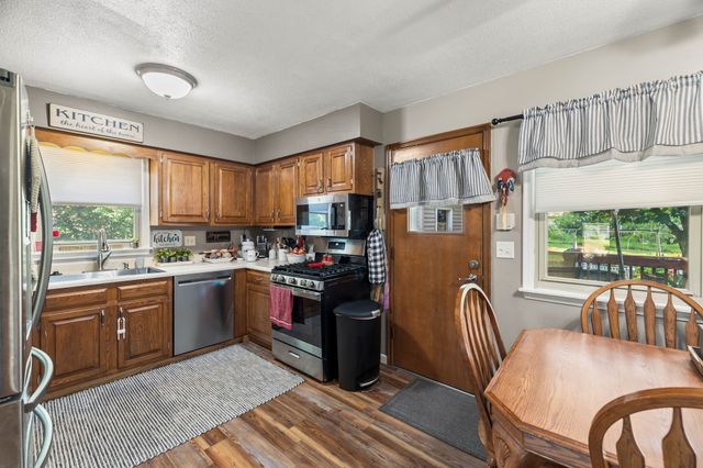 4913 Ash Drive, Pleasant Hill, IA 50327