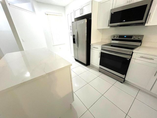 3166 VIA POINCIANA 2, Lake Worth, FL 33467