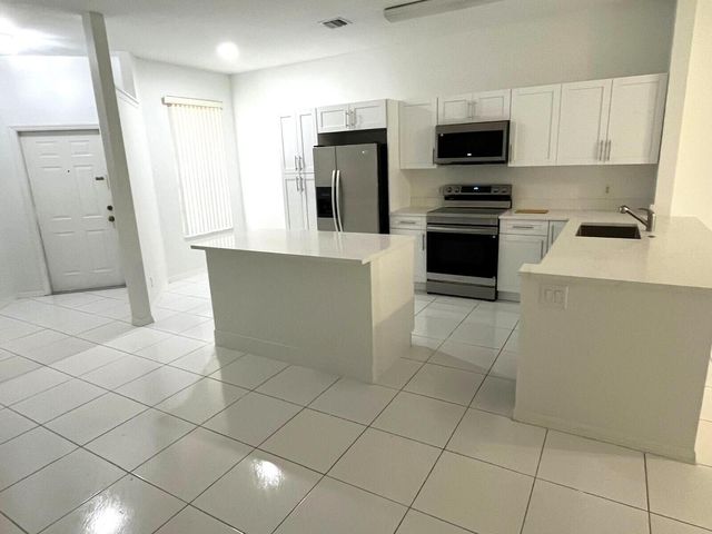 3166 VIA POINCIANA 2, Lake Worth, FL 33467