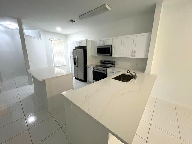 3166 VIA POINCIANA 2, Lake Worth, FL 33467