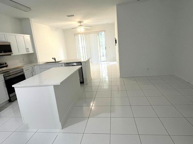 3166 VIA POINCIANA 2, Lake Worth, FL 33467
