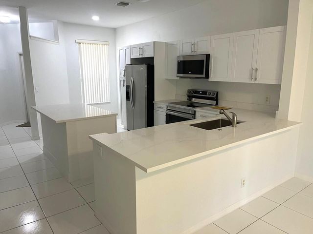3166 VIA POINCIANA 2, Lake Worth, FL 33467