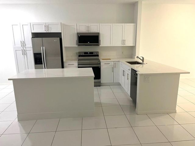 3166 VIA POINCIANA 2, Lake Worth, FL 33467