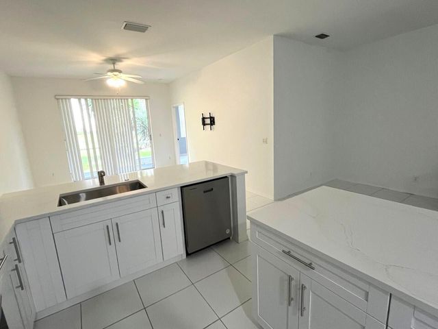 3166 VIA POINCIANA 2, Lake Worth, FL 33467