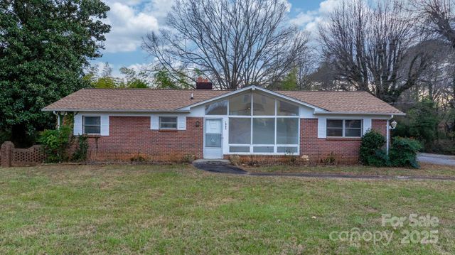 1902 19th Avenue NE, Hickory, NC 28601
