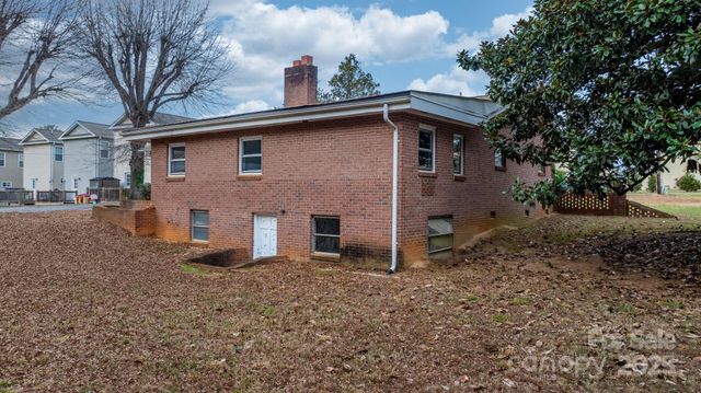 1902 19th Avenue NE, Hickory, NC 28601