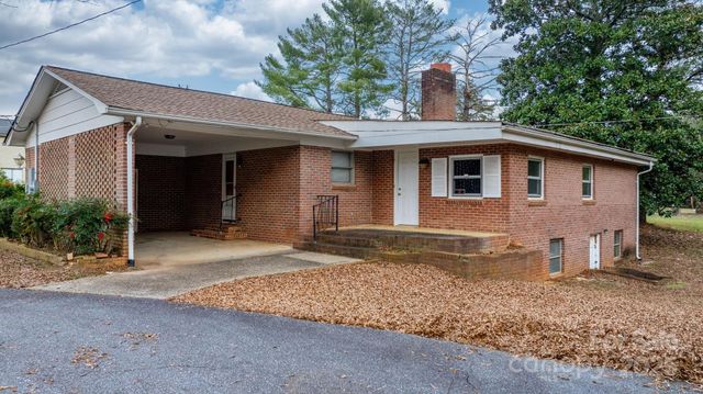 1902 19th Avenue NE, Hickory, NC 28601