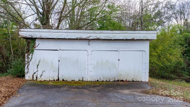 1902 19th Avenue NE, Hickory, NC 28601