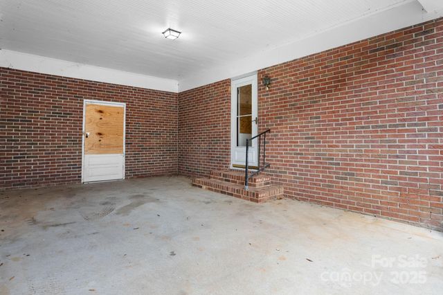 1902 19th Avenue NE, Hickory, NC 28601