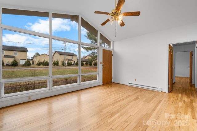 1902 19th Avenue NE, Hickory, NC 28601