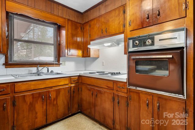 1902 19th Avenue NE, Hickory, NC 28601