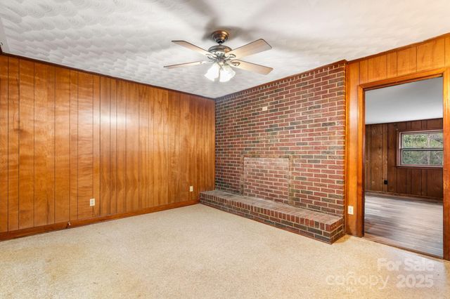 1902 19th Avenue NE, Hickory, NC 28601